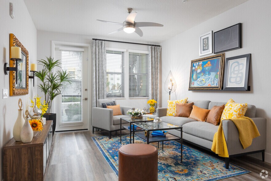 1BR, 1BA - 857SF - Living Room - Addison Square