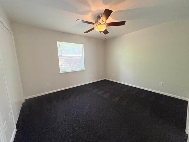Building Photo - 1461 Live Oak Dr