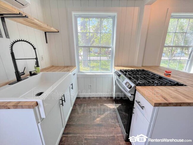 Building Photo - 142 Rogers Ave