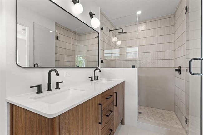 Building Photo - 404 Arbor Ln