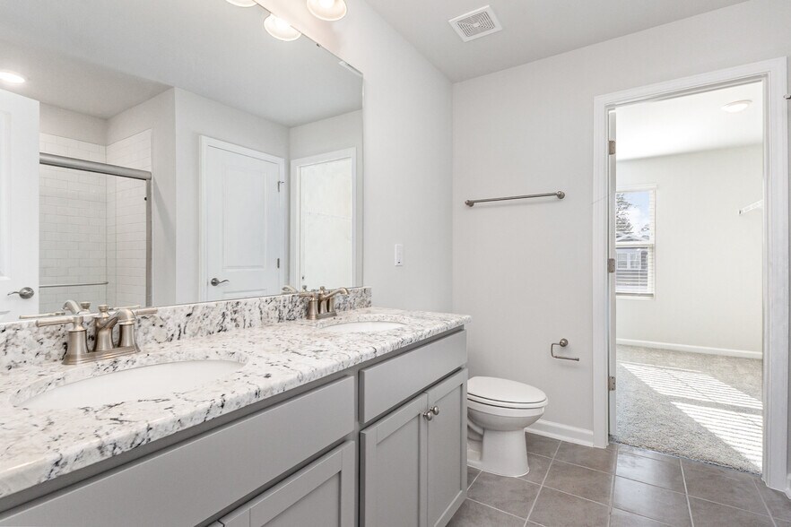 Building Photo - 1425 Rhodes Pond St