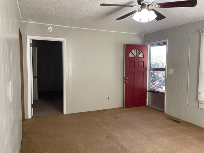 Building Photo - NICE CLEAN COUNTRY HOME, 3 BDRM 1.5 BA $1,300 RENT AND $1,300 DEPOSIT