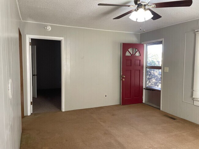 Building Photo - NICE CLEAN COUNTRY HOME, 3 BDRM 1.5 BA