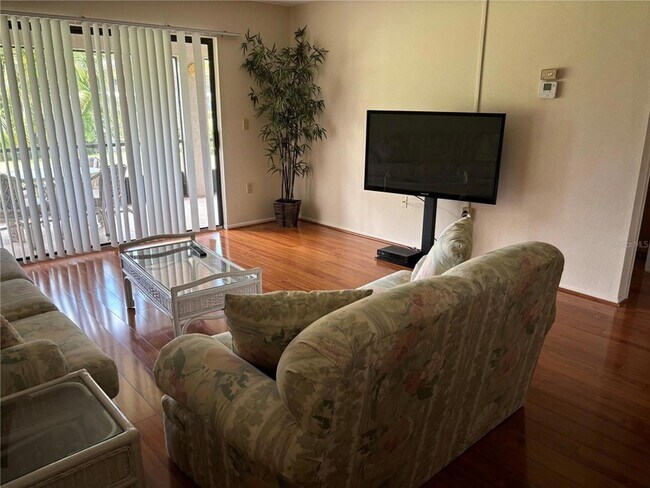 Building Photo - 750 Avenida Estancias