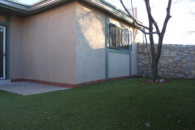 Building Photo - 288 Maricopa Dr