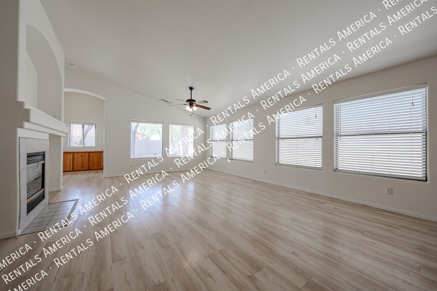 Building Photo - 17463 W Rock Wren Ct