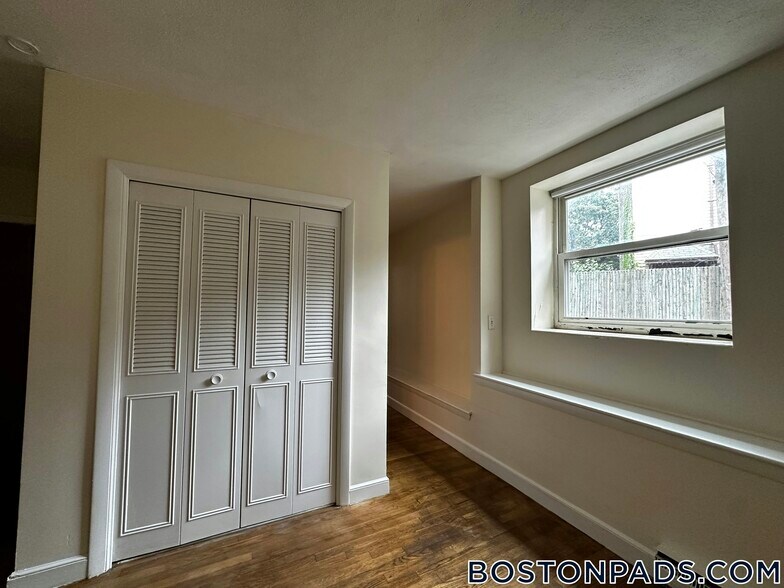 Building Photo - 10 Armington St