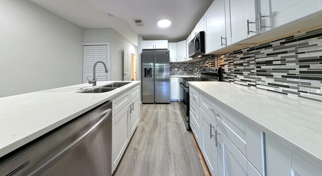 Building Photo - 4330 Tyler Cir N