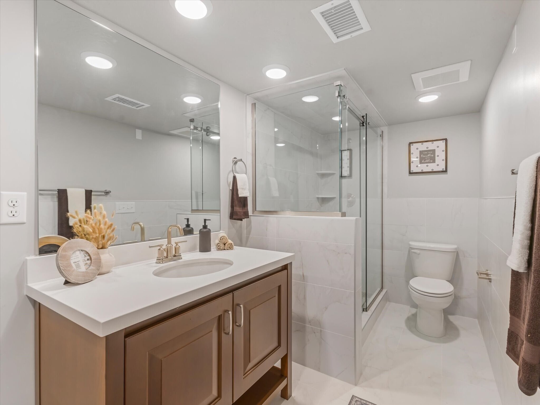Building Photo - 1032 E 400 S
