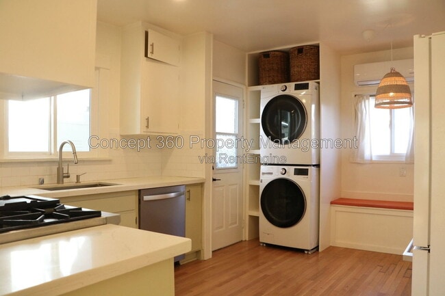 Building Photo - 4727 E Colorado St