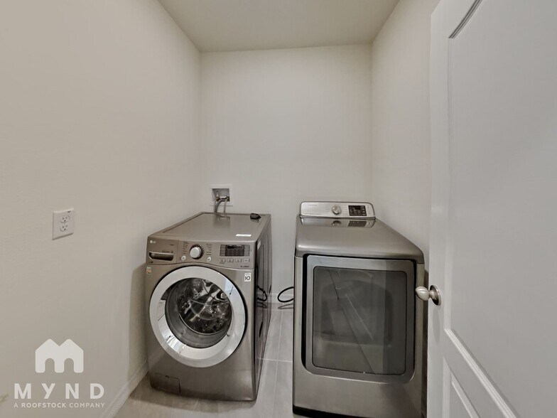 Building Photo - 3693 Diving Dove Ln