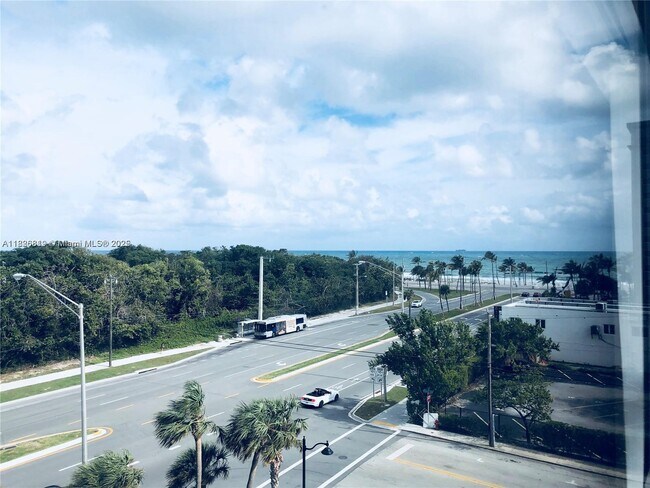 Building Photo - 3000 E Sunrise Blvd