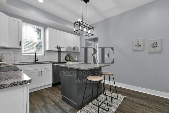 Building Photo - 429 E Mithoff St