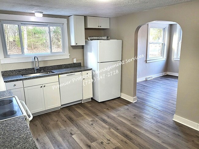 Building Photo - 1390 Barclay Hill Rd