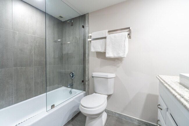 Building Photo - 3200 N Palm Aire Dr