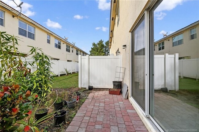 Building Photo - 9504 SW Otter Ln