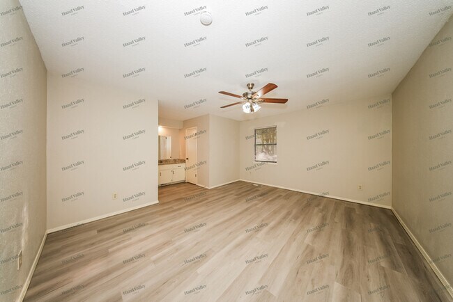 Building Photo - 813 N Briarcliff Dr