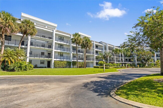 Building Photo - 16051 Blatt Blvd