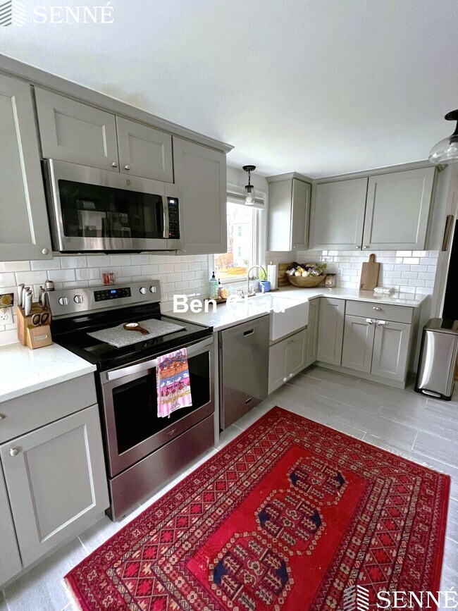 Building Photo - 174 Seminole Ave