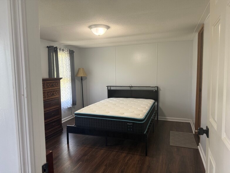 Master Suite - 262 Wade Kelly Rd