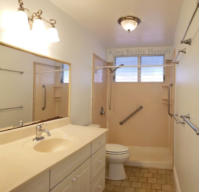 Building Photo - 4 br / 3 bath w/Lg Lanai &detached office ...