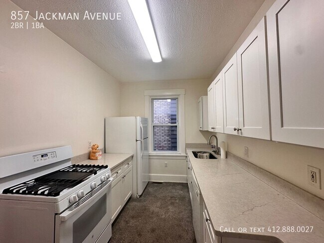 Building Photo - 857 Jackman Ave