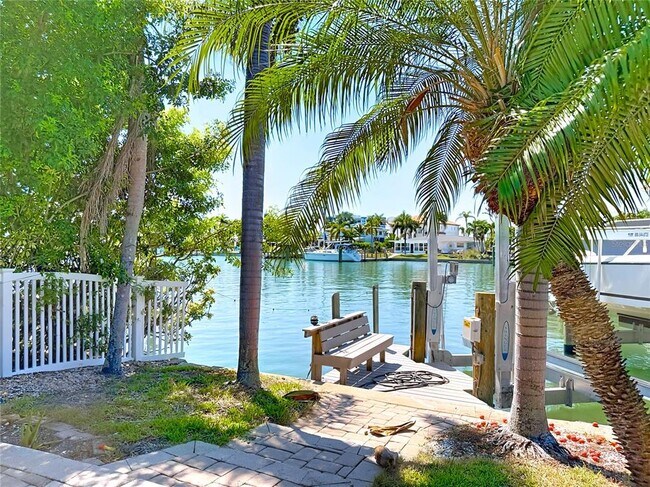 Building Photo - 25 Island Dr