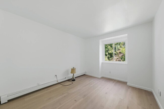 Building Photo - 206 Chrystal Dr