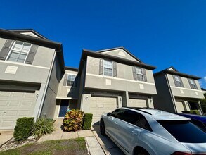 Building Photo - Fully Renovated Townhome | Modern Quartz K...