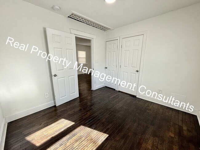 Building Photo - $500 off Frist Months Rent on Spacious 4 B...