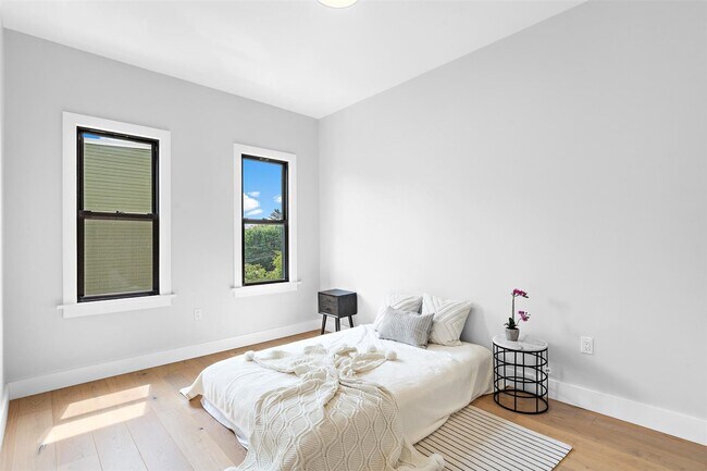 Building Photo - 2602 Palisade Ave