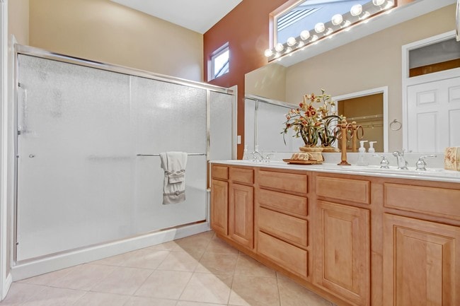 Bathrm double sinks - 34944 Staccato St