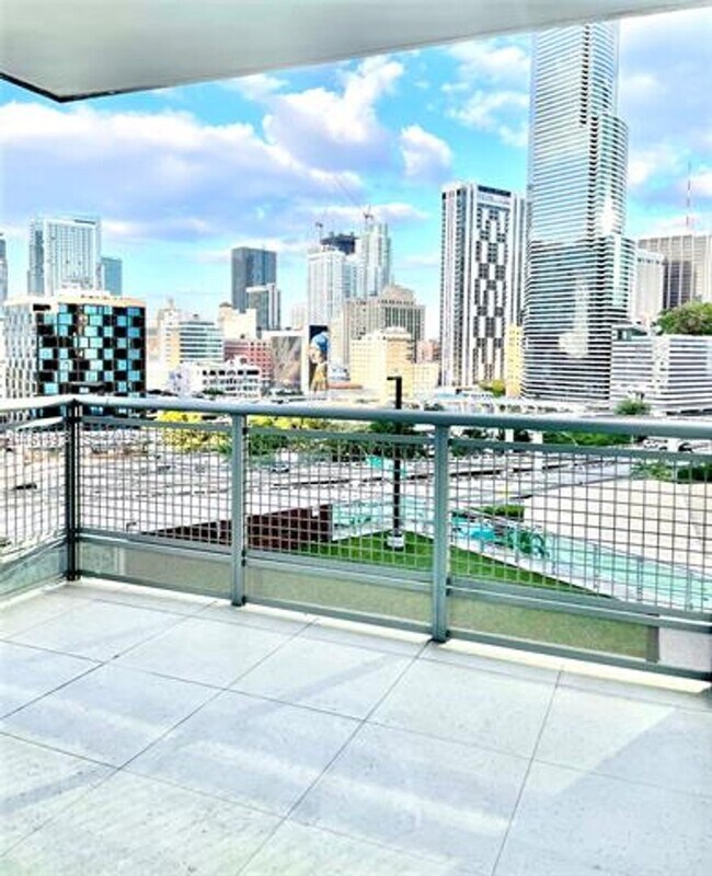 Building Photo - 350 S Miami Ave