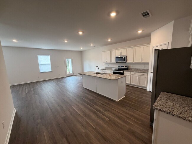 Building Photo - Beautiful 3 Bed 2 Bath New Construction Home in Shelbyville