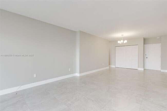 Building Photo - 500 Bayview Dr
