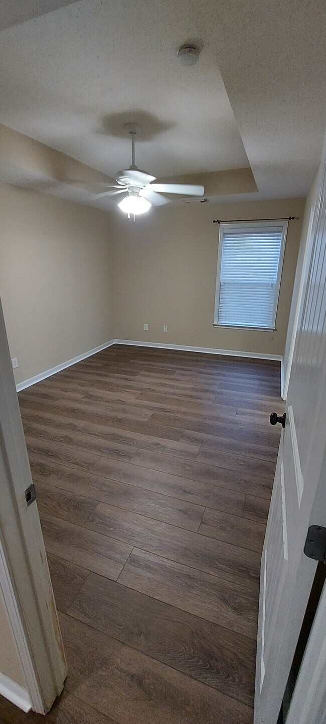 Building Photo - 16210 Stone Ridge Pkwy