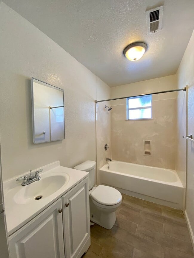 Building Photo - 3 bedroom unit with private laundry. 2 OFF...