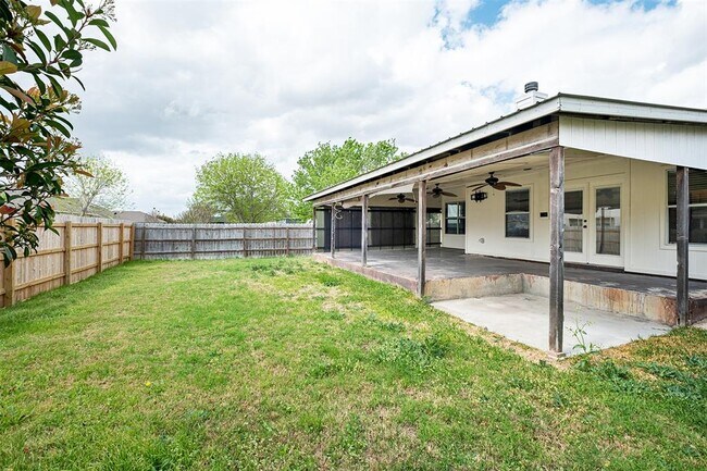 Building Photo - 105 Almquist St