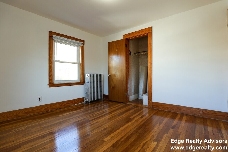 Building Photo - 27 South Crescent Circuit