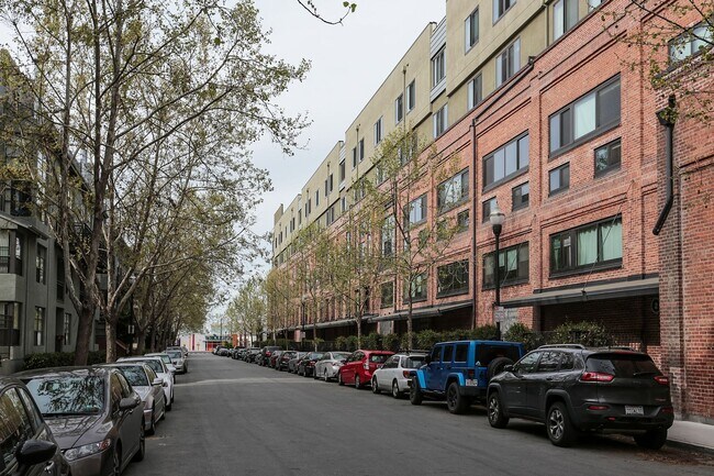 Building Photo - Downtown living