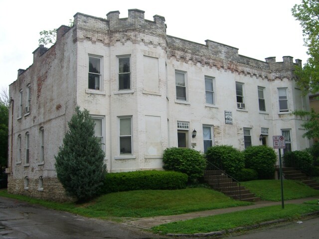 Building Photo - 1565-1567 Highland St