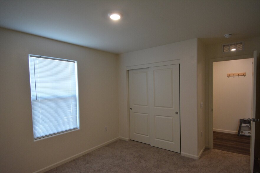 Building Photo - 8911 Tristania Pl