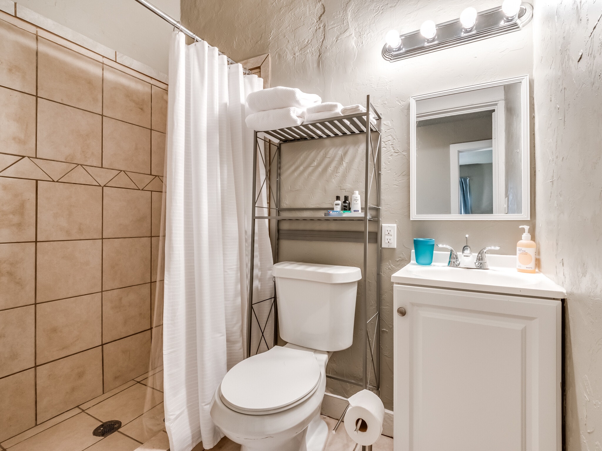 Bath 1-stand up shower - 529 NW 32nd St