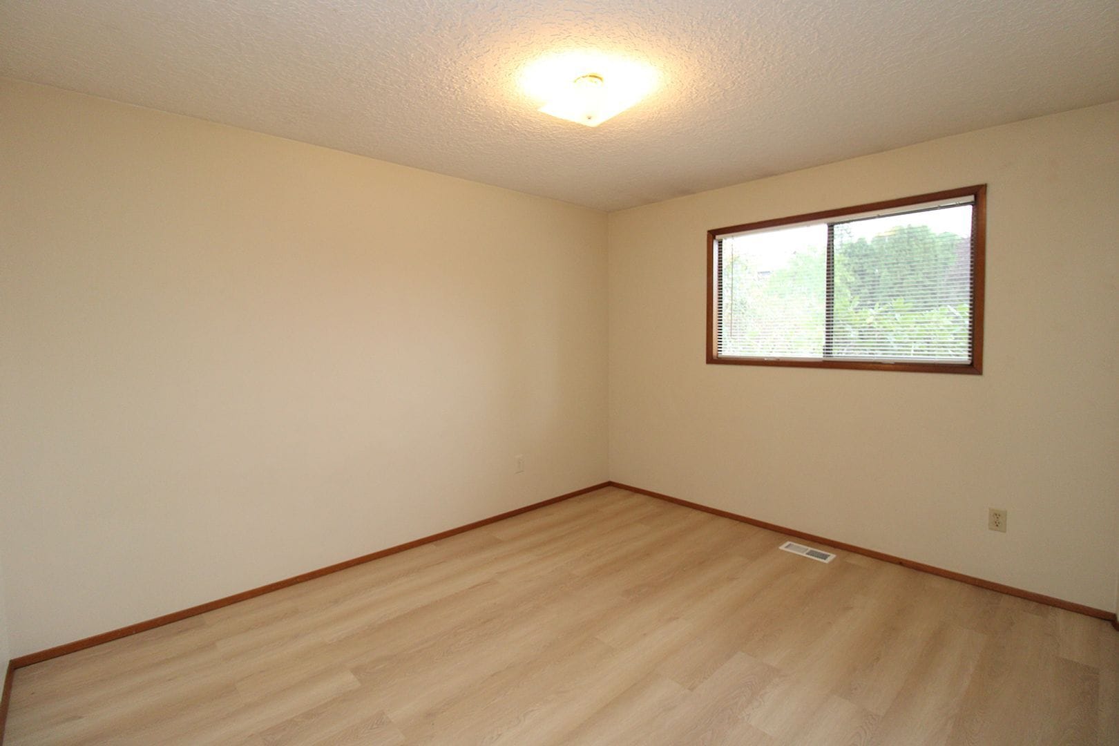 Building Photo - 6636 SE Reedway St