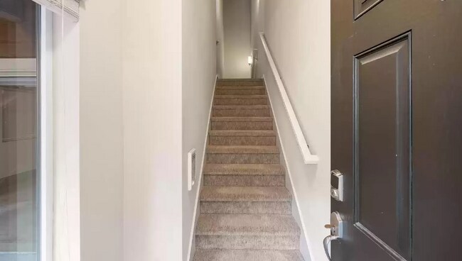 Building Photo - 459 NE Patricia Ann Pl