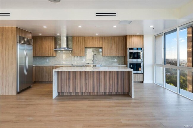 Building Photo - 10750 Wilshire Blvd