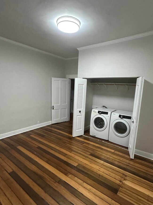 Building Photo - 313 Capital Ave