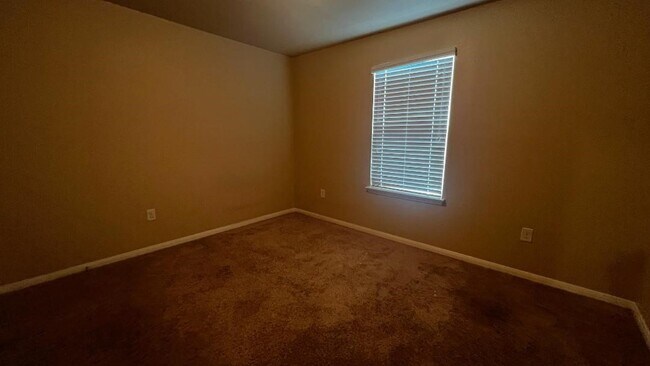 Building Photo - 223 Camellia Dr