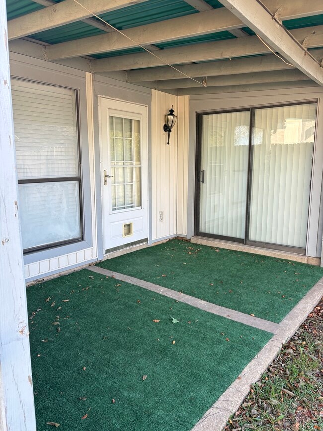 Building Photo - 106 Hollywood Dr