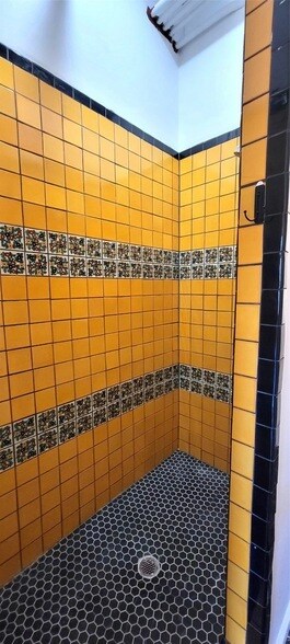 Building Photo - 201 E Chambers St